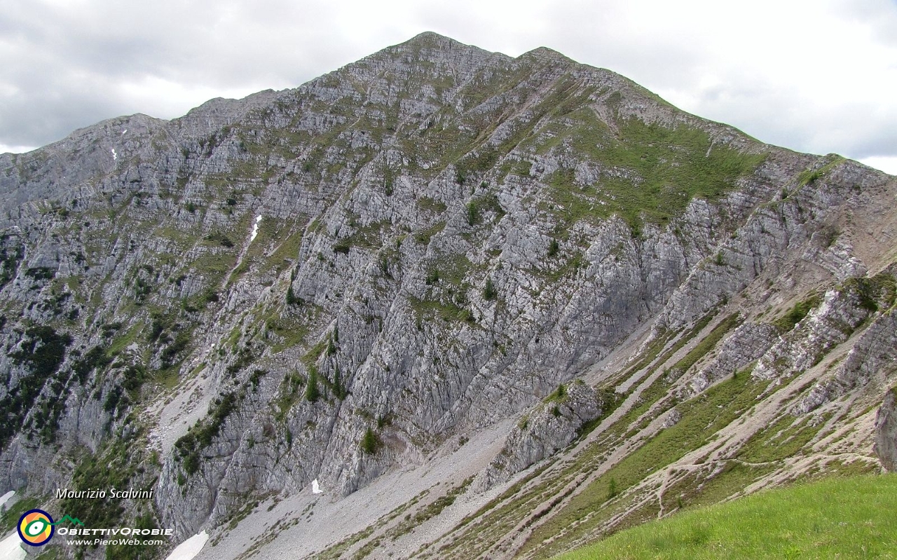 27 Contrafforti del Menna, nei pressi del passo omonimo....JPG